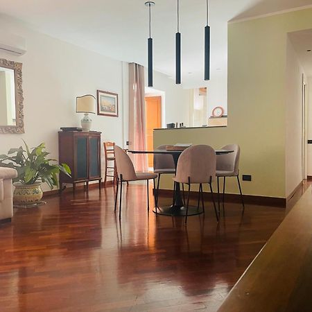 Re Gallo Luxury Apartment Plebiscito In Via Chiaia Neapol Exteriér fotografie