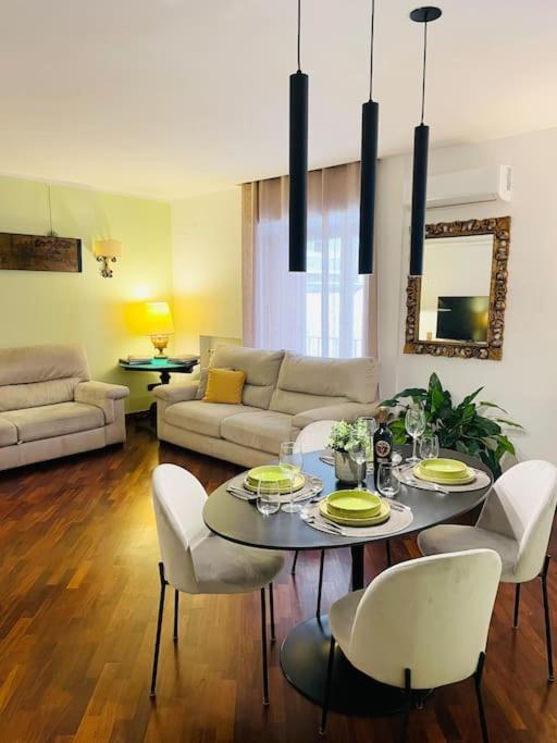 Re Gallo Luxury Apartment Plebiscito In Via Chiaia Neapol Exteriér fotografie