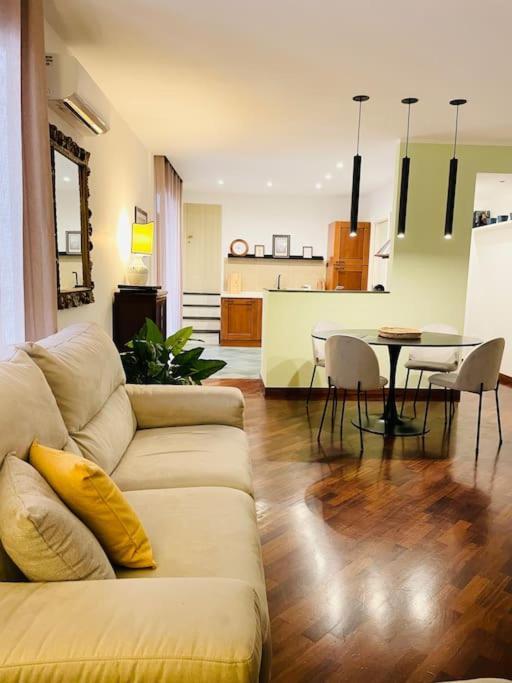 Re Gallo Luxury Apartment Plebiscito In Via Chiaia Neapol Exteriér fotografie