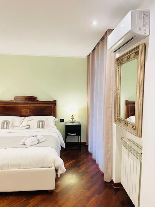 Re Gallo Luxury Apartment Plebiscito In Via Chiaia Neapol Exteriér fotografie