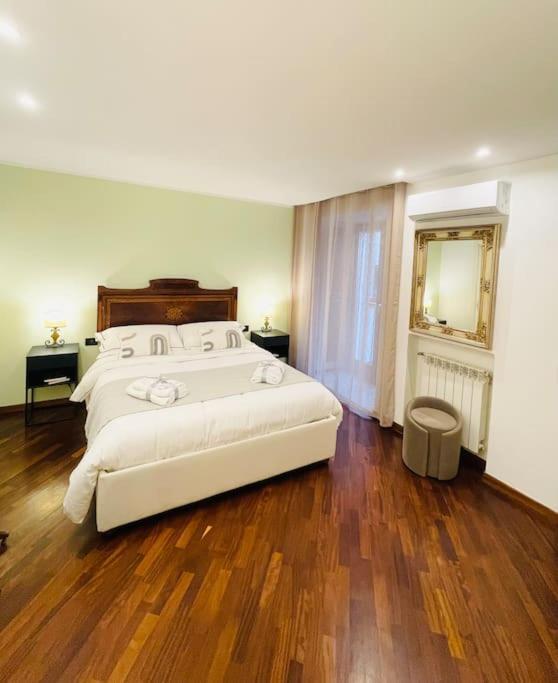 Re Gallo Luxury Apartment Plebiscito In Via Chiaia Neapol Exteriér fotografie